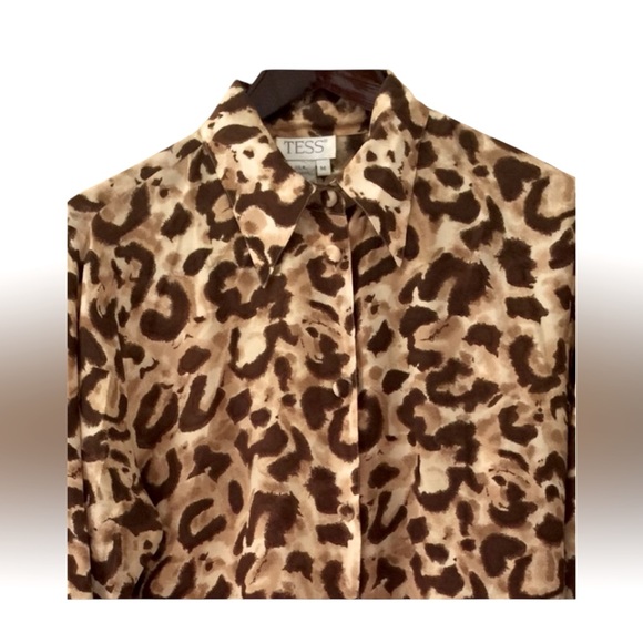 🌸REDUCED!!! Animal print Blouse - Picture 2 of 2